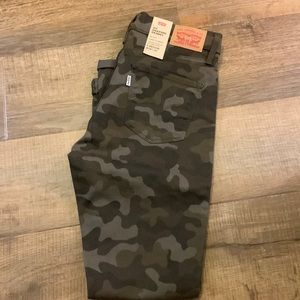 Levi’s army green 311 shaping skinny jean size 28